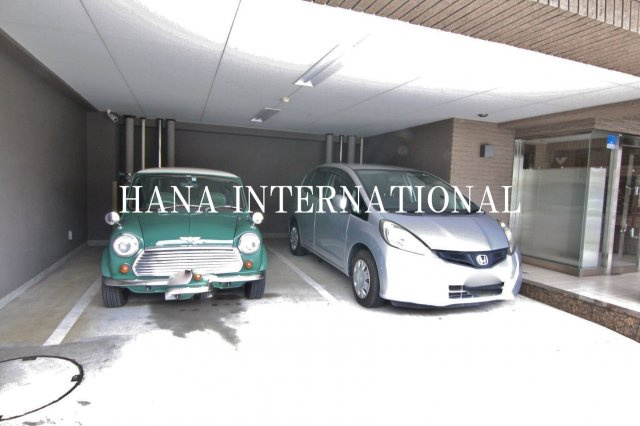 フォアグランデの駐車場