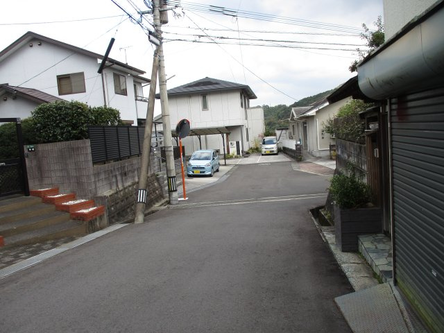 志井鷹羽台6番3号（B-9）の前面道路含む現地写真