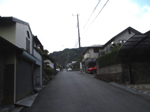 志井鷹羽台6番3号（B-9）の前面道路含む現地写真