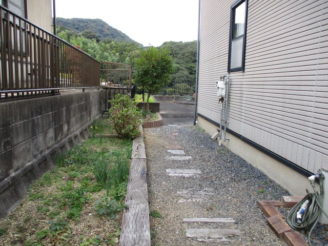 志井鷹羽台6番3号（B-9）の庭