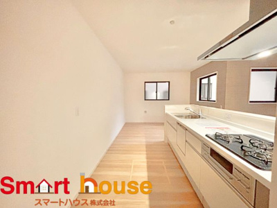 【キッチン】 | 相模原市南区大野台　新築一棟 | 幅広いキッチンに冷蔵庫、カップボードなどを設置しても楽々と料理できます！
スペースにゆとりがあると気持ちもいいですね♪