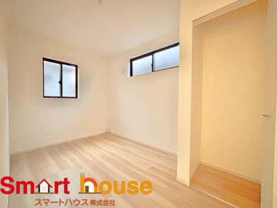 【洋室】 | 相模原市南区大野台　新築一棟 | 家族一人ひとりの大切なプライベート空間。趣味に合わせて使って頂けるようシンプルに仕上げてあります。暮らし心地を大きく左右する収納を、適材適所に配置し使い勝手を考慮しました。