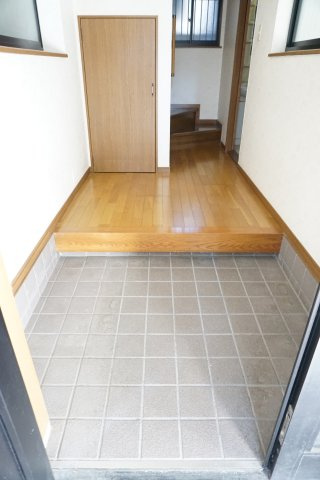 中古戸建　大東市緑が丘1丁目（平成8年築）の玄関