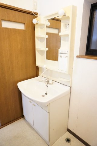 中古戸建　大東市緑が丘1丁目（平成8年築）の独立洗面台