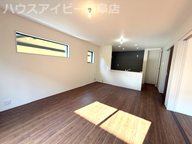 【居間・リビング】の画像