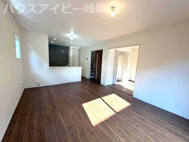 【居間・リビング】の画像