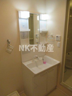 【洗面所】 | シロイエ石切（石切賃貸） | ゆったりとスペースのある洗面所