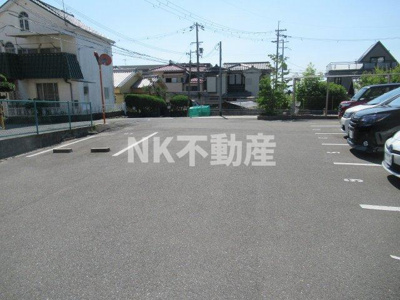 【駐車場】 | シロイエ石切（石切賃貸） | 駐車場完備です