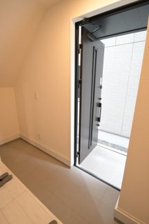 【玄関】 | 今泉ガレージ付き戸建