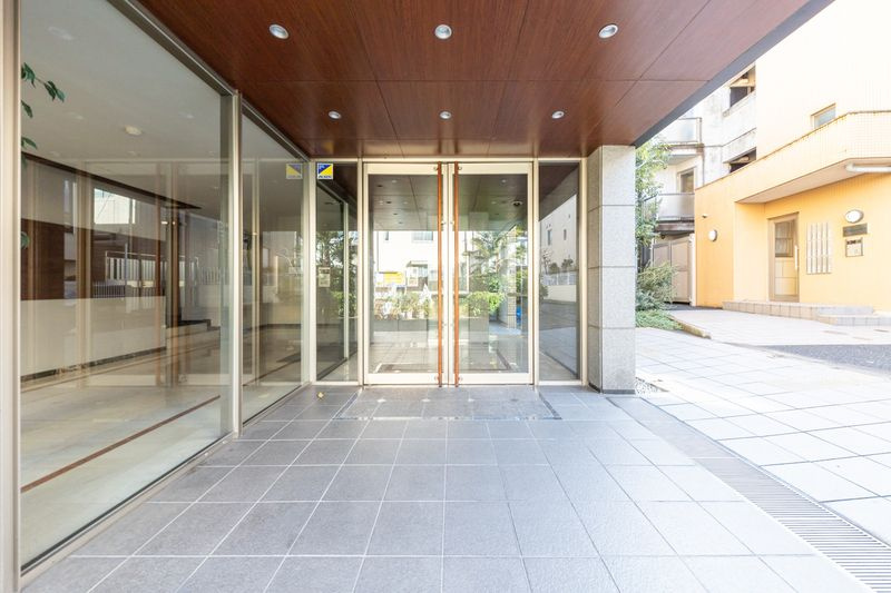 メイクスデザイン白金台のエントランス