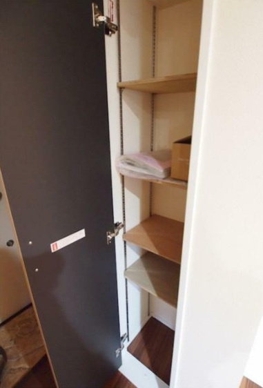 ラマーリエ中野の玄関