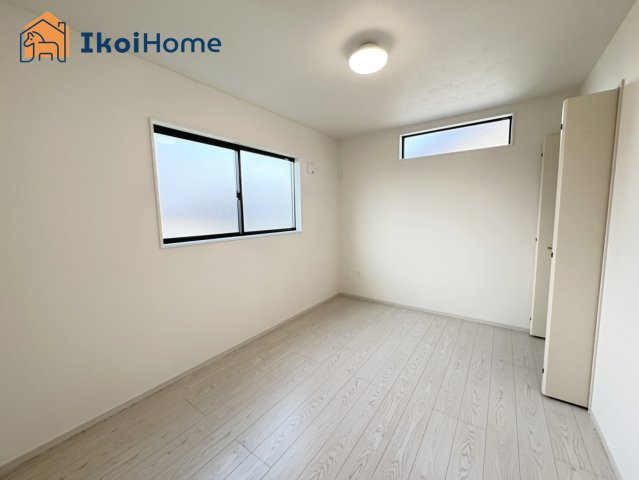 神戸市西区桜が丘中町2丁目　新築戸建の内装|◆同社施工例◆オプションで、より一層フローリングを強くする10年保証のコーティングもございます。