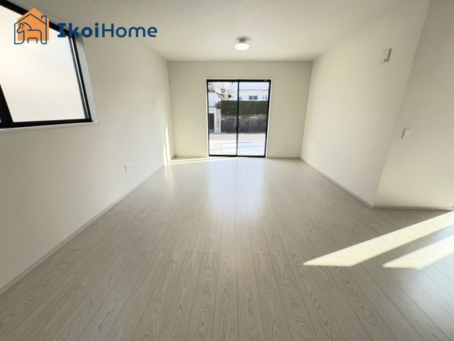 神戸市西区桜が丘中町2丁目　新築戸建の内装|◆同社施工例◆光熱費が安く。遮熱・遮音性に優れた「遮熱Ｌｏｗ−ｅ複層硝子入り窓」ペアガラス