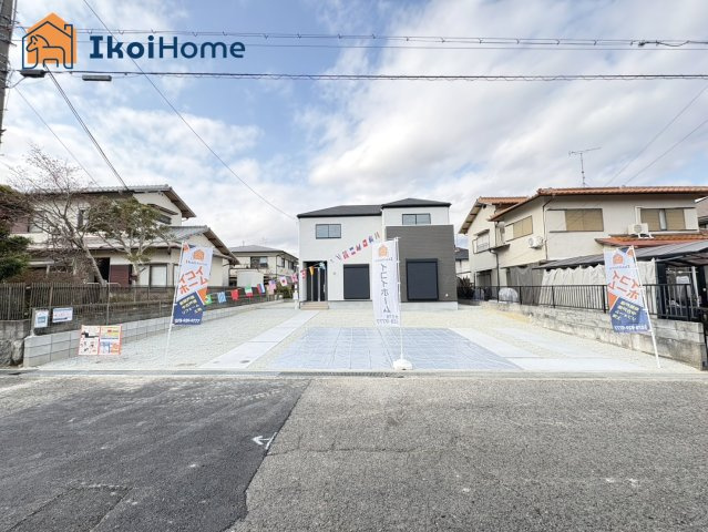 神戸市西区桜が丘中町2丁目　新築戸建の駐車場|【ホームページに現地動画掲載中】●年中無休：当日予約可●駐車スペース並列4台可能！お庭もございます！