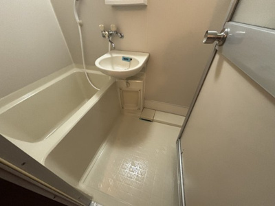 【浴室】 | ステップ向小金