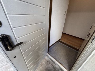 【玄関】 | ステップ向小金