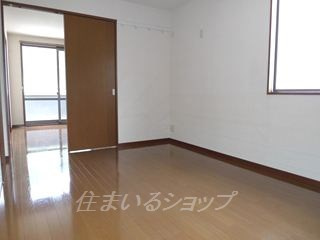 広島市安佐北区上深川町のアパートの寝室