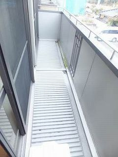 広島市安佐北区上深川町のアパートのバルコニー