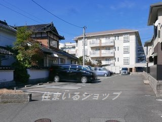 広島市安佐北区上深川町のアパートの駐車場