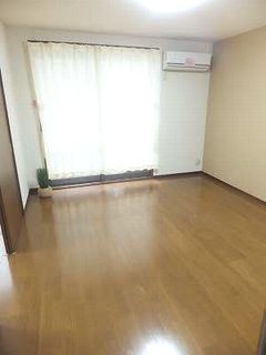 広島市安佐北区上深川町のアパートの居間・リビング