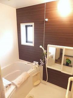 広島市安佐北区上深川町のアパートの浴室|窓あり