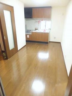 広島市安佐北区上深川町のアパートの居間・リビング