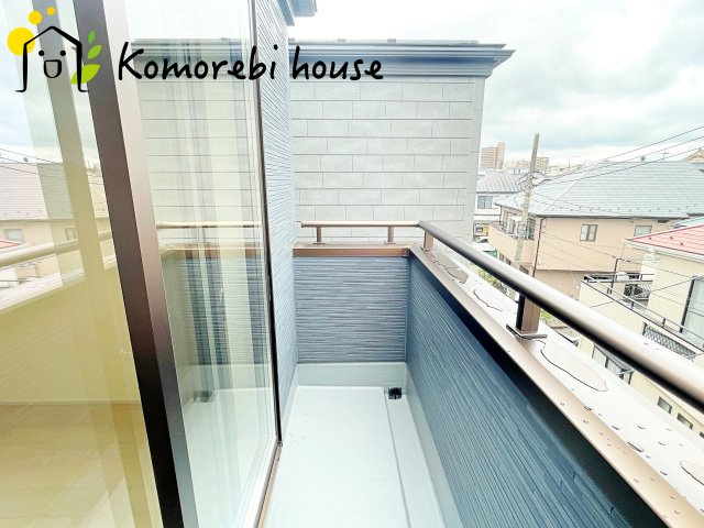 さいたま市北区宮原町　第3　新築一戸建て　リーブルガーデン　01のバルコニー|落ち着いた時間を過ごせるバルコニーです