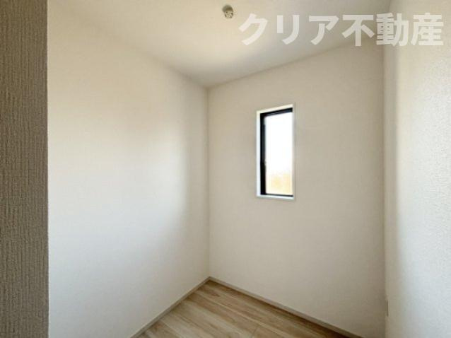 【収納】 | 佐波郡玉村町９期１号棟 | 広めの納戸があるので季節物の収納にも重宝します♪