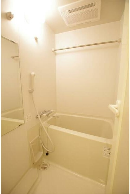 フュージョナル両国TREの浴室