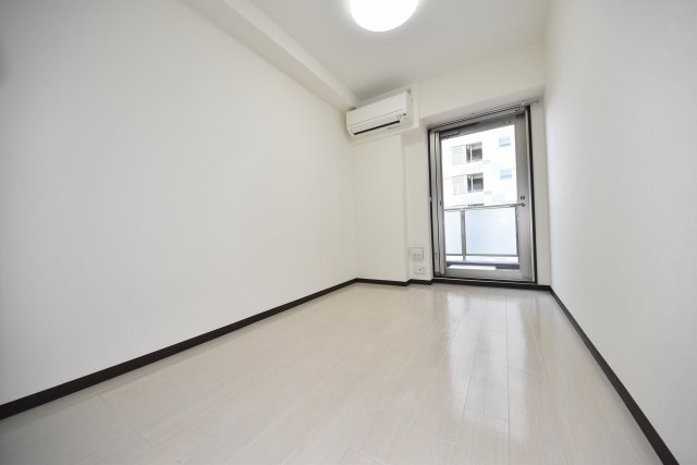 グランパシフィック天満橋の居間・リビング