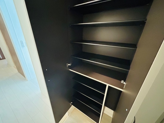 ベルク栄の玄関