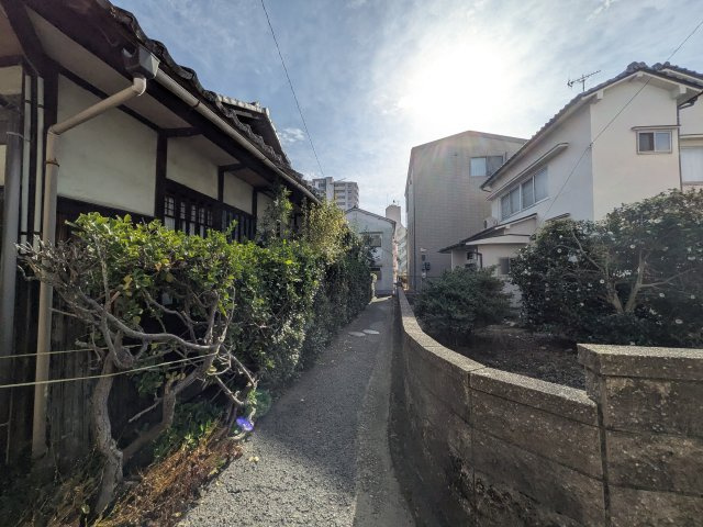 【前面道路含む現地写真】