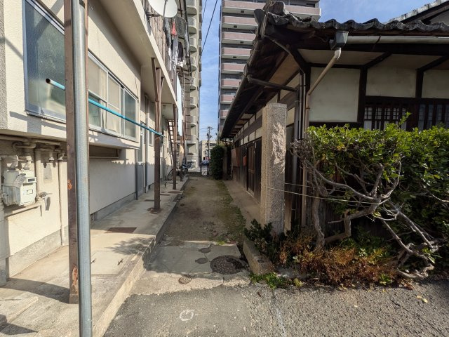 【前面道路含む現地写真】