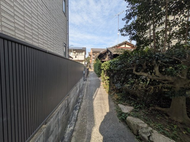 【前面道路含む現地写真】