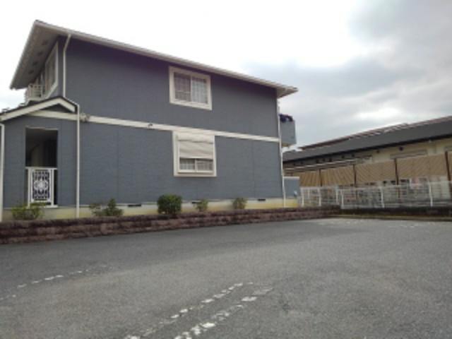 フレ・アンブルールの駐車場