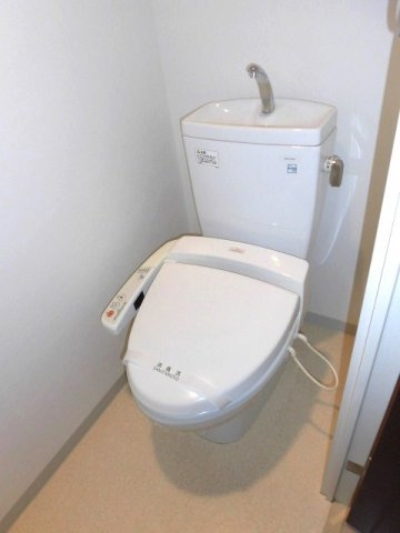 大阪市中央区徳井町２丁目の賃貸マンションのトイレ