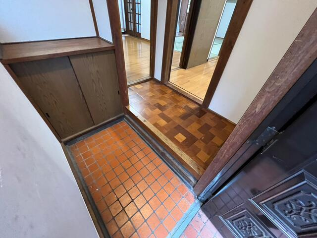 ラテール東寺尾戸建の玄関