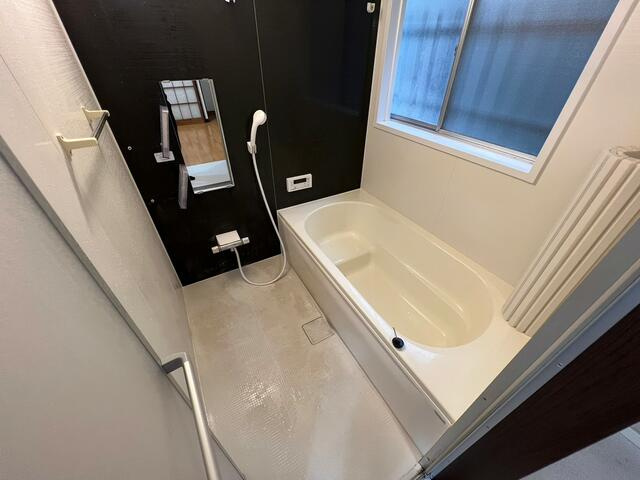 ラテール東寺尾戸建の浴室