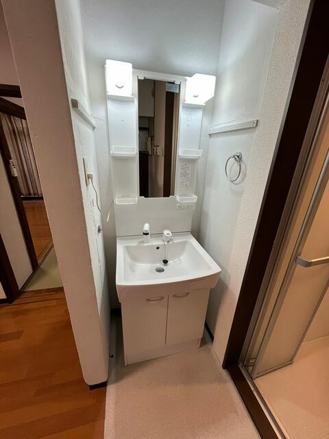 ラテール東寺尾戸建の洗面所