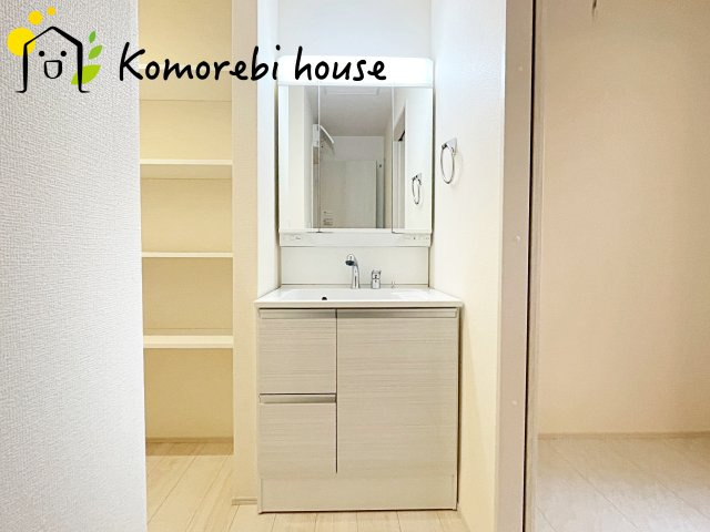 さいたま市北区宮原町　第3　新築一戸建て　リーブルガーデン　02の独立洗面台|独立洗面台、朝の身支度には欠かせません
