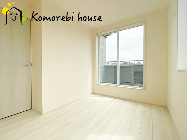 さいたま市北区宮原町　第3　新築一戸建て　リーブルガーデン　02の寝室|広くて明るい寝室
