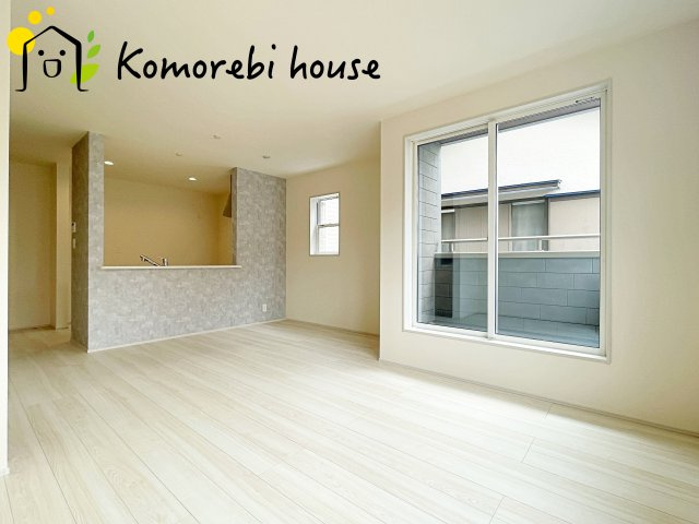 さいたま市北区宮原町　第3　新築一戸建て　リーブルガーデン　02の居間・リビング|おしゃれな居間です
