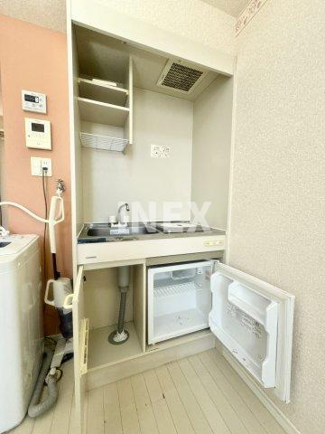 横浜市金沢区富岡西３丁目のアパートのキッチン