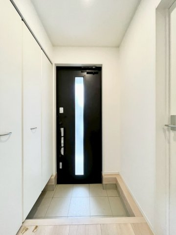 耐震等級３！ご成約プレゼント対象物件！の玄関|玄関には大容量のシューズボックスが付いているので毎日の靴選びも楽々です♪