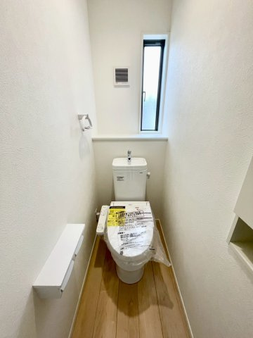 耐震等級３！ご成約プレゼント対象物件！のトイレ|1、2階それぞれにトイレ完備！温水洗浄便座機能付きです♪
