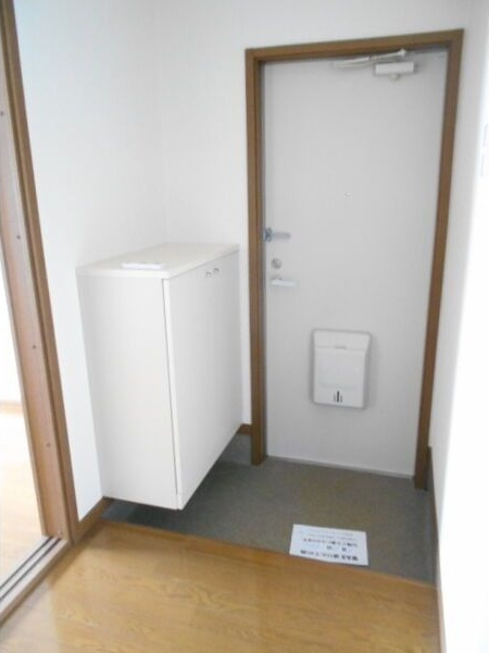 クレドール A棟の玄関