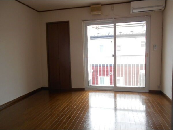 クレドール A棟の居間・リビング