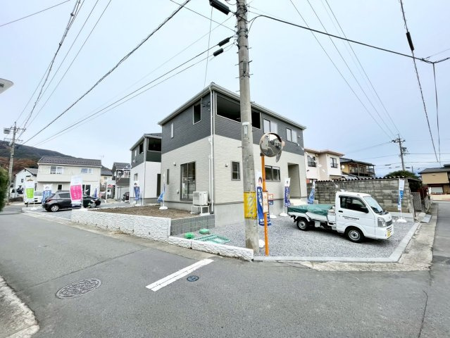 耐震等級３！ご成約プレゼント対象物件！の前面道路含む現地写真