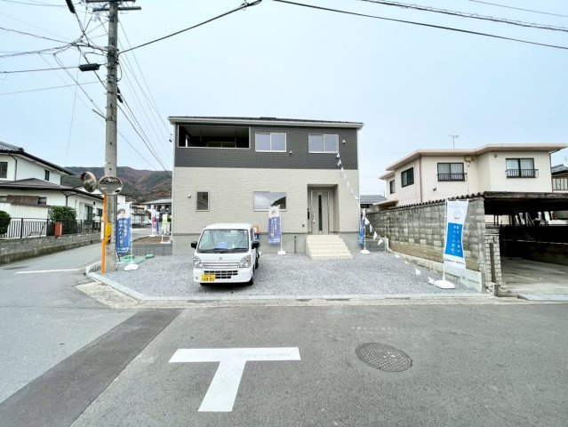 耐震等級３！ご成約プレゼント対象物件！の前面道路含む現地写真