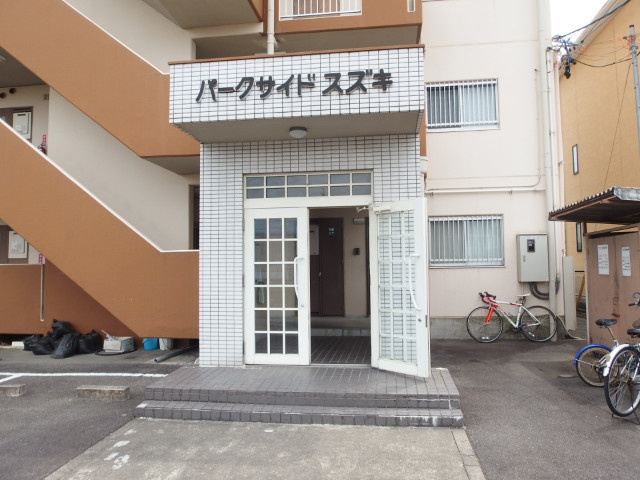 パークサイドスズキのエントランス
